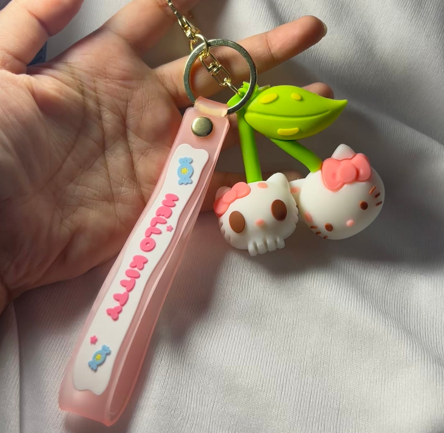 THE HELLO KITTY keychain