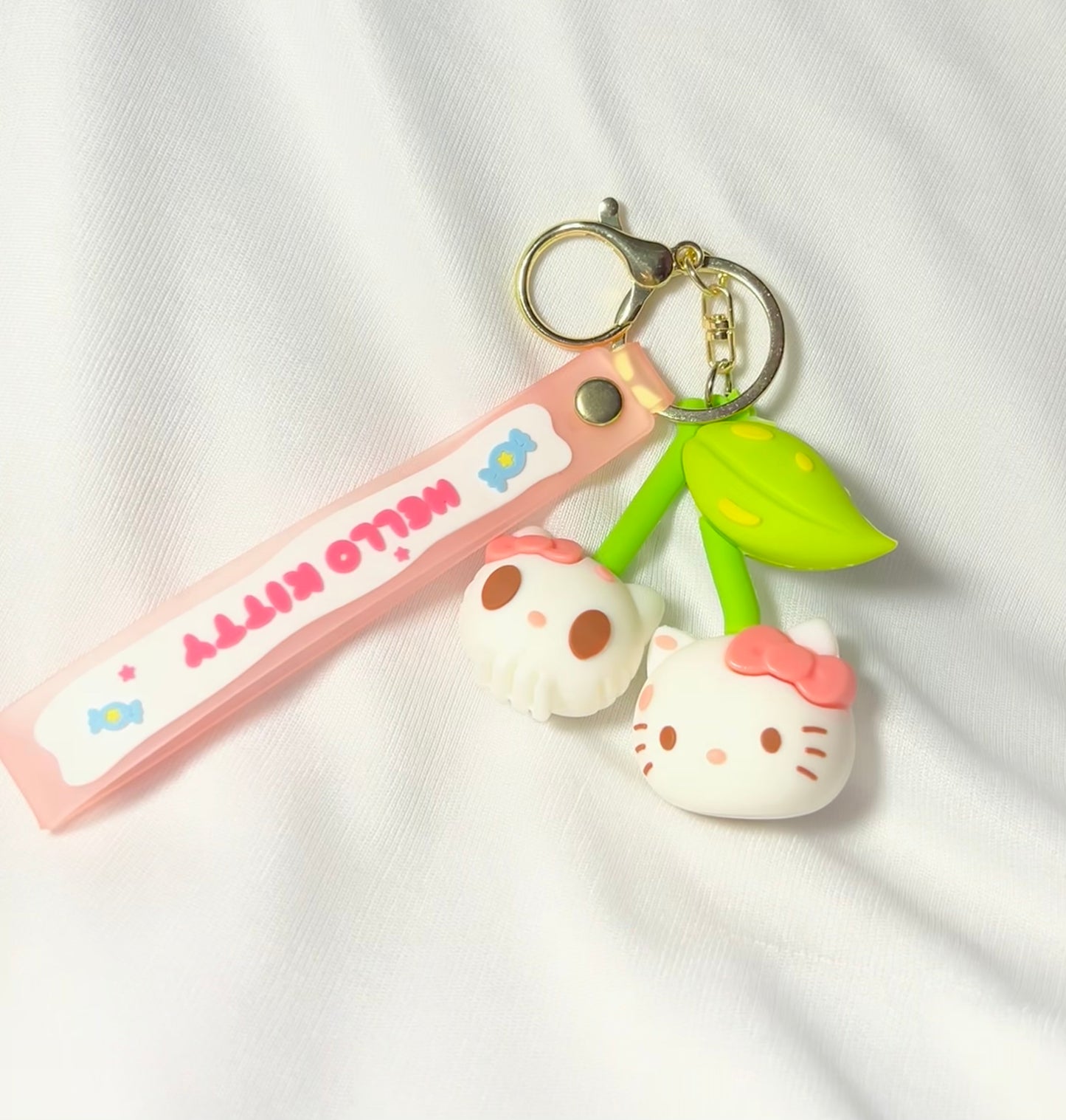 THE HELLO KITTY keychain