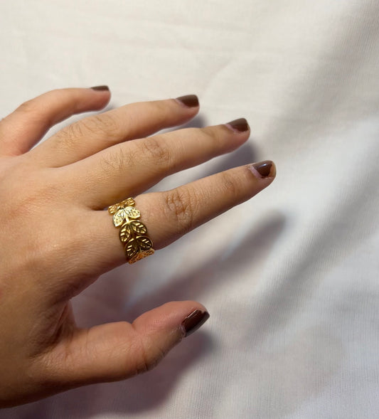 THE MINI LAUREL Gold Ring
