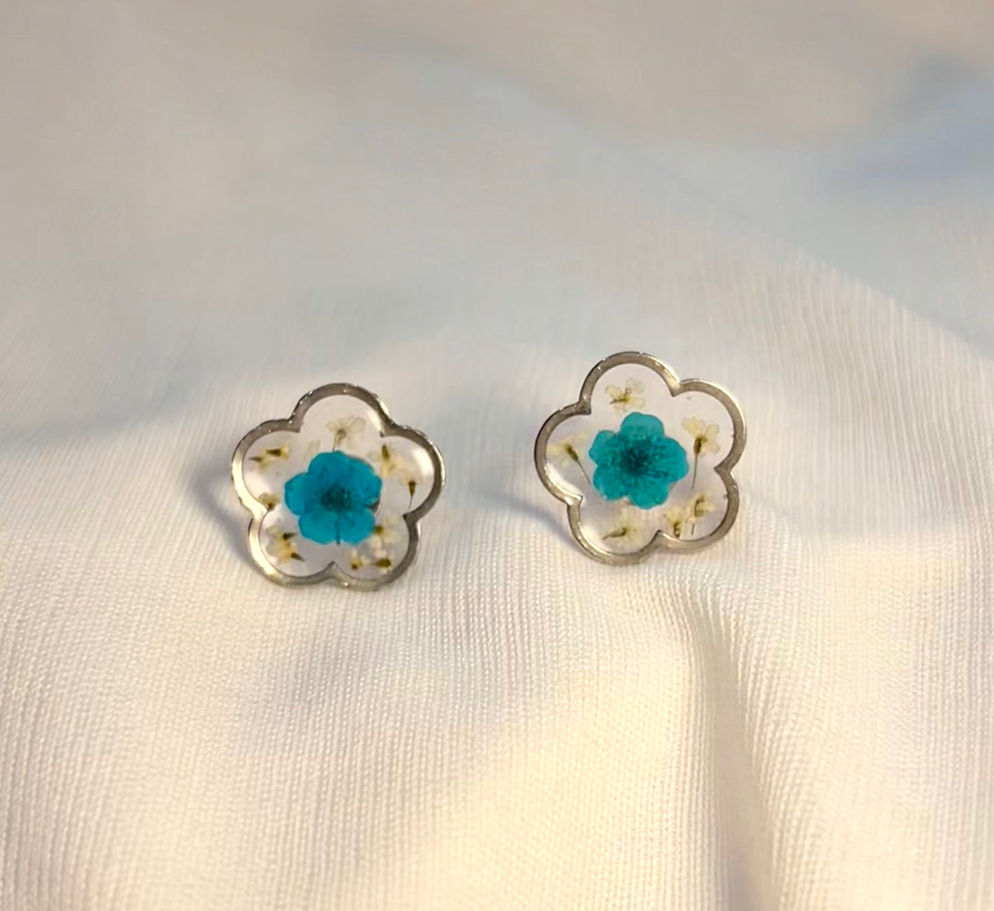 THE TRINI silver studs
