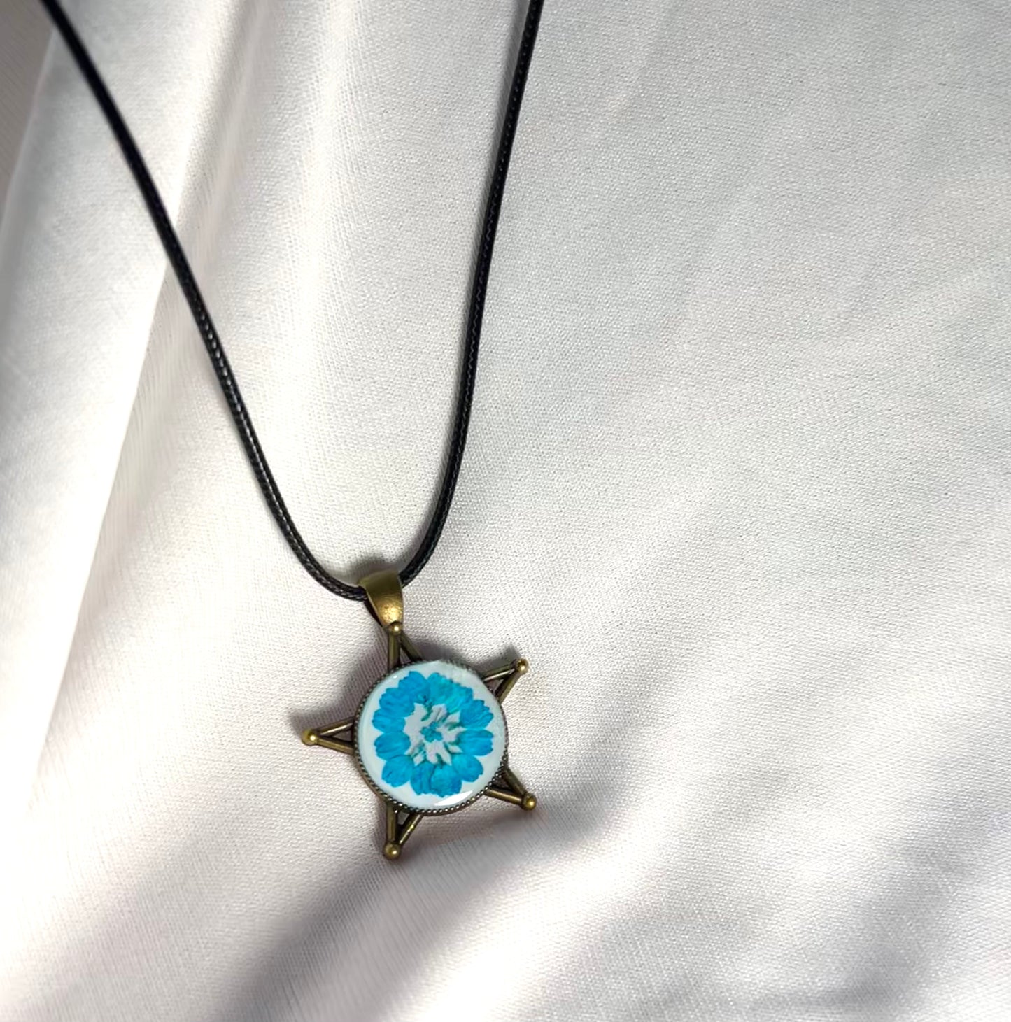 THE NEEL neckpiece