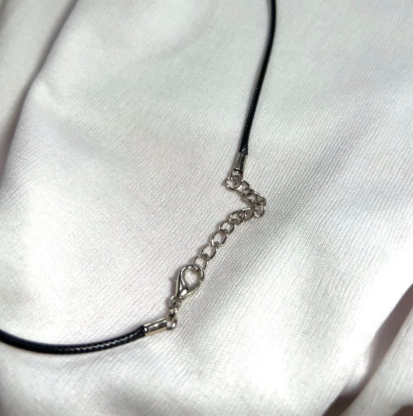THE RIHA neckpiece