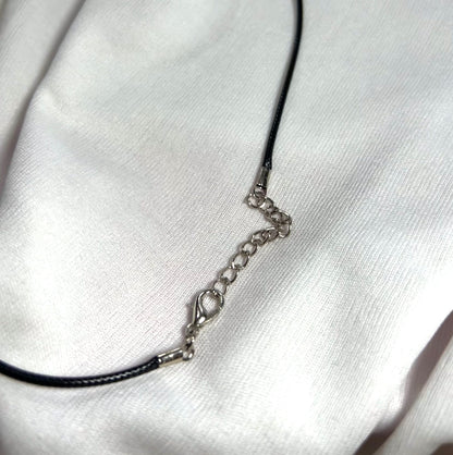 THE RIHA neckpiece