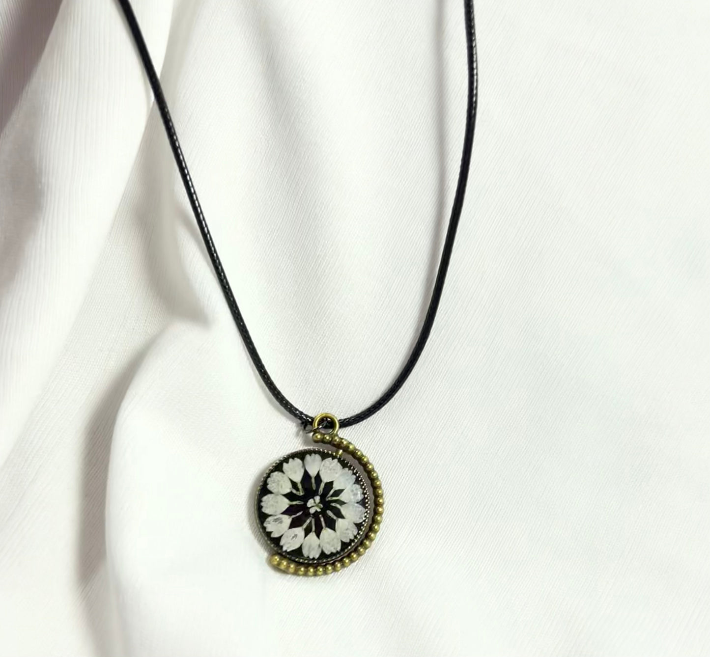 THE 2 IN 1 neckpiece