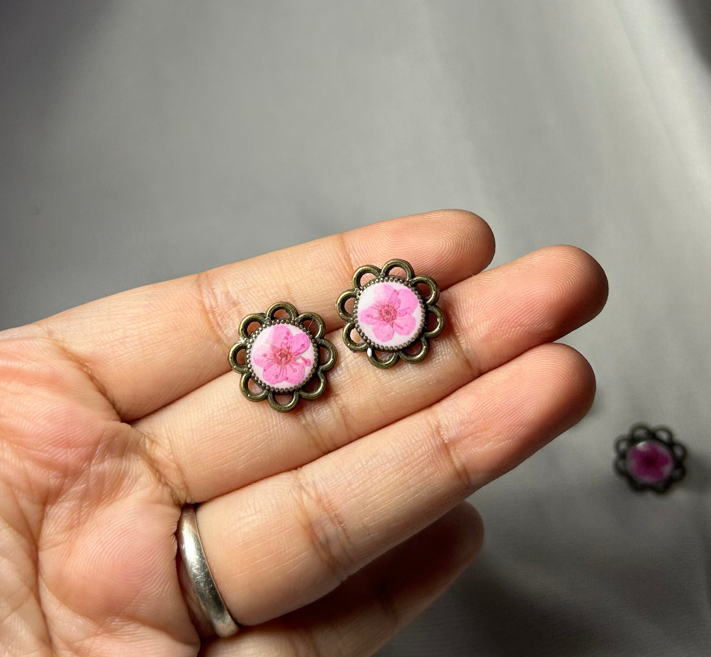 THE BUBBLE antique studs