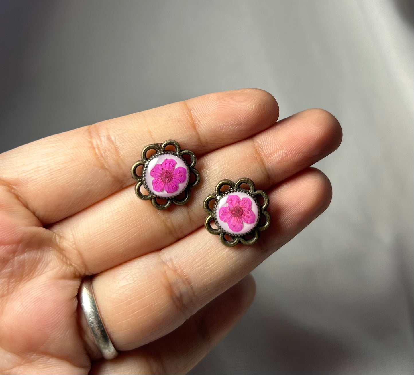 THE BUBBLE antique studs