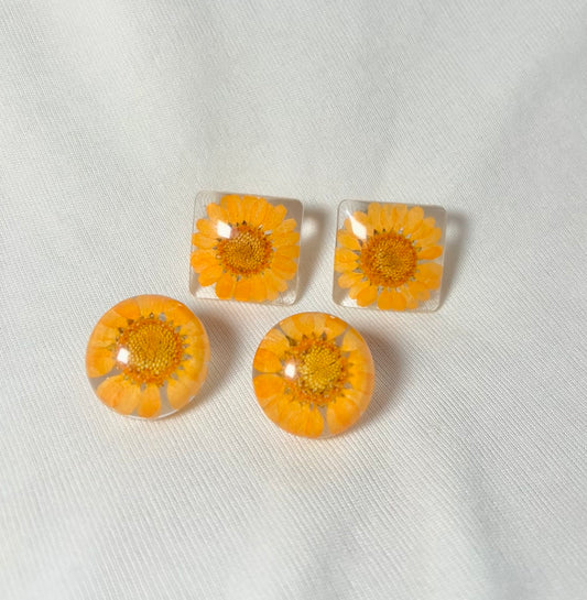 THE ORANGY FLORAL studs