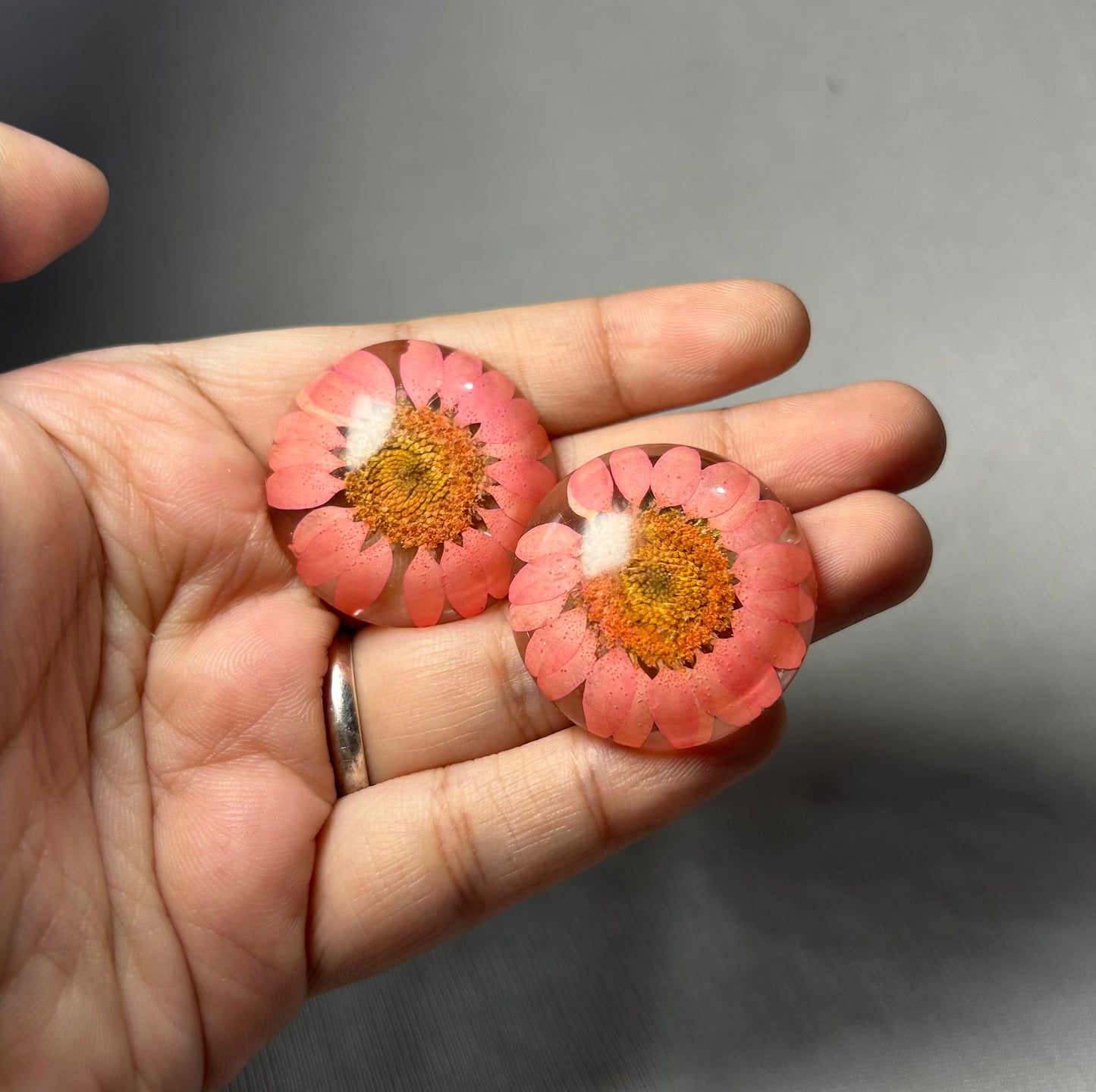 THE PEACHY studs (big)