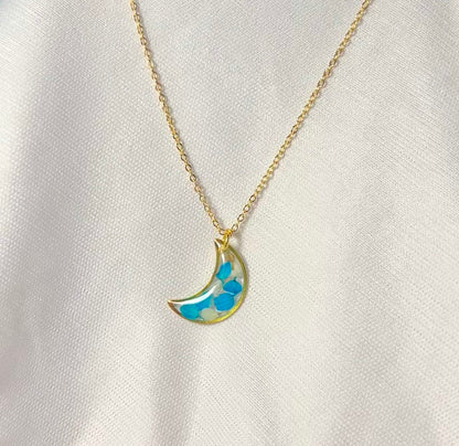 THE NYX gold neckpiece