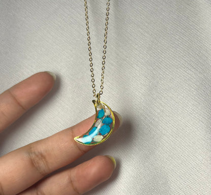 THE NYX gold neckpiece