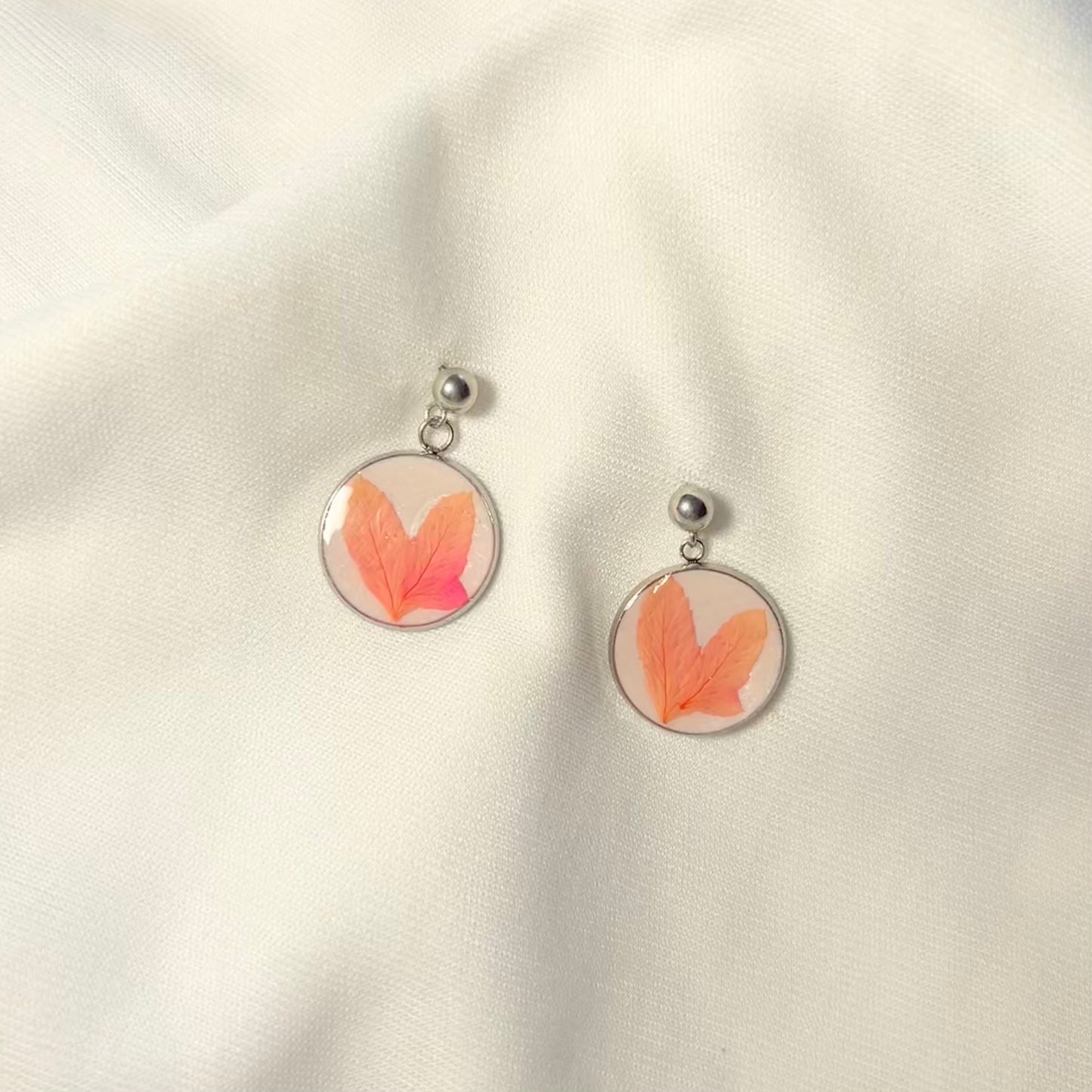 THE PEACHY silver earrings