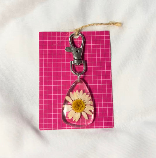 THE DAISY bag charm/keychain