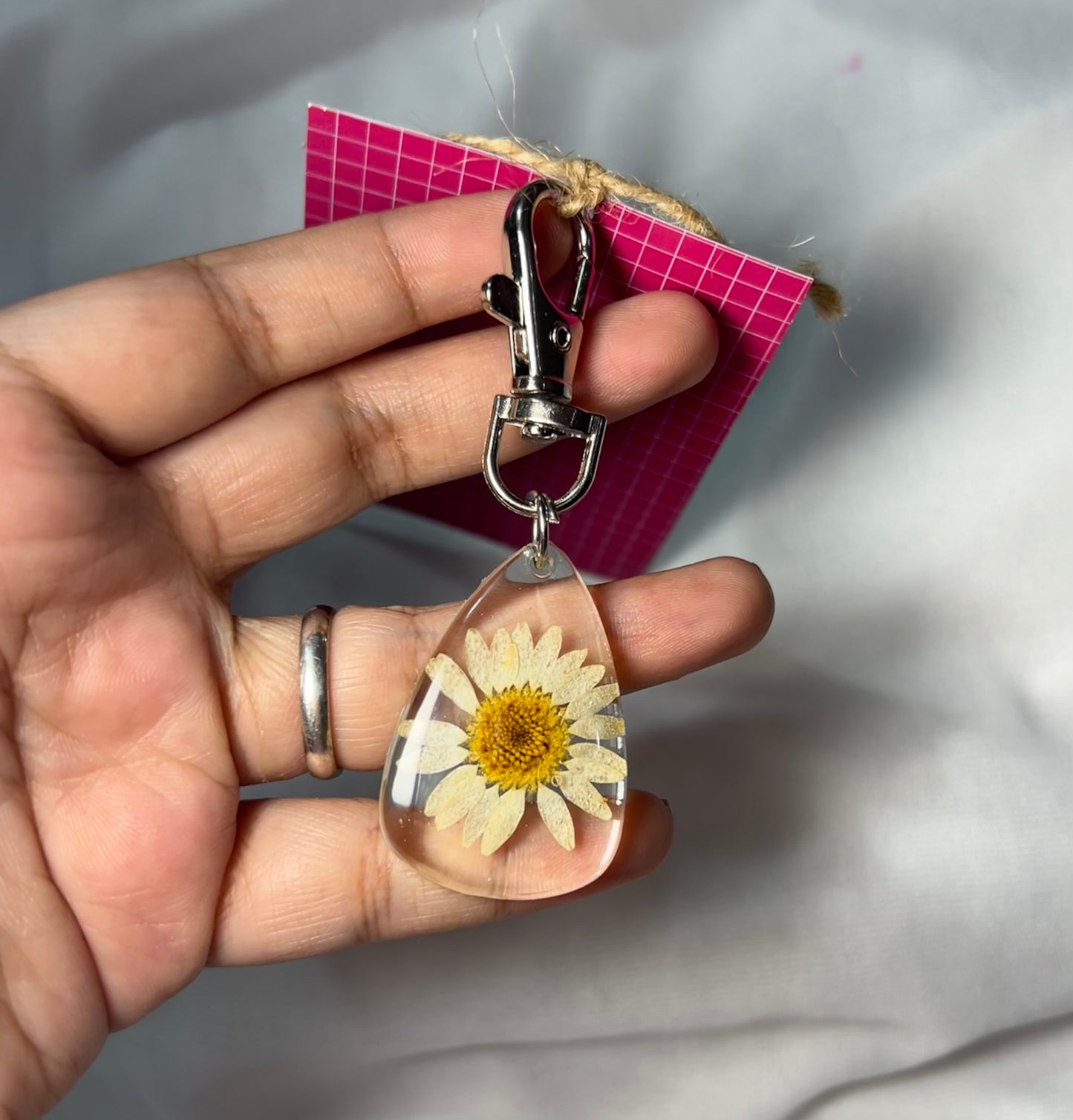 THE DAISY bag charm/keychain