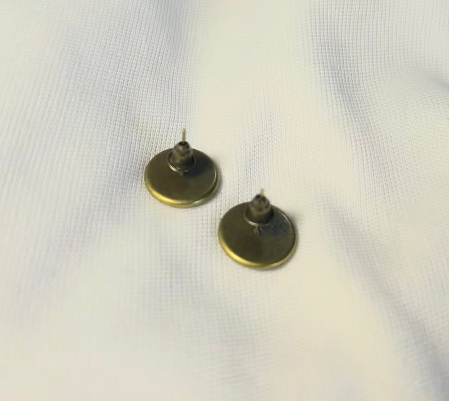 THE ARLO antique studs