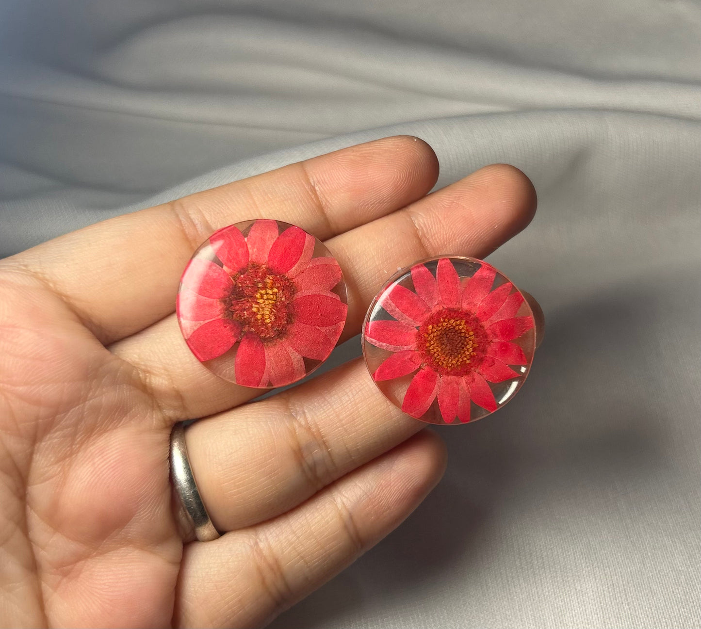THE PRIYA studs