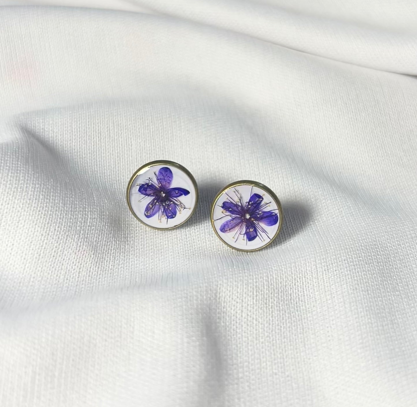 THE ARLO antique studs