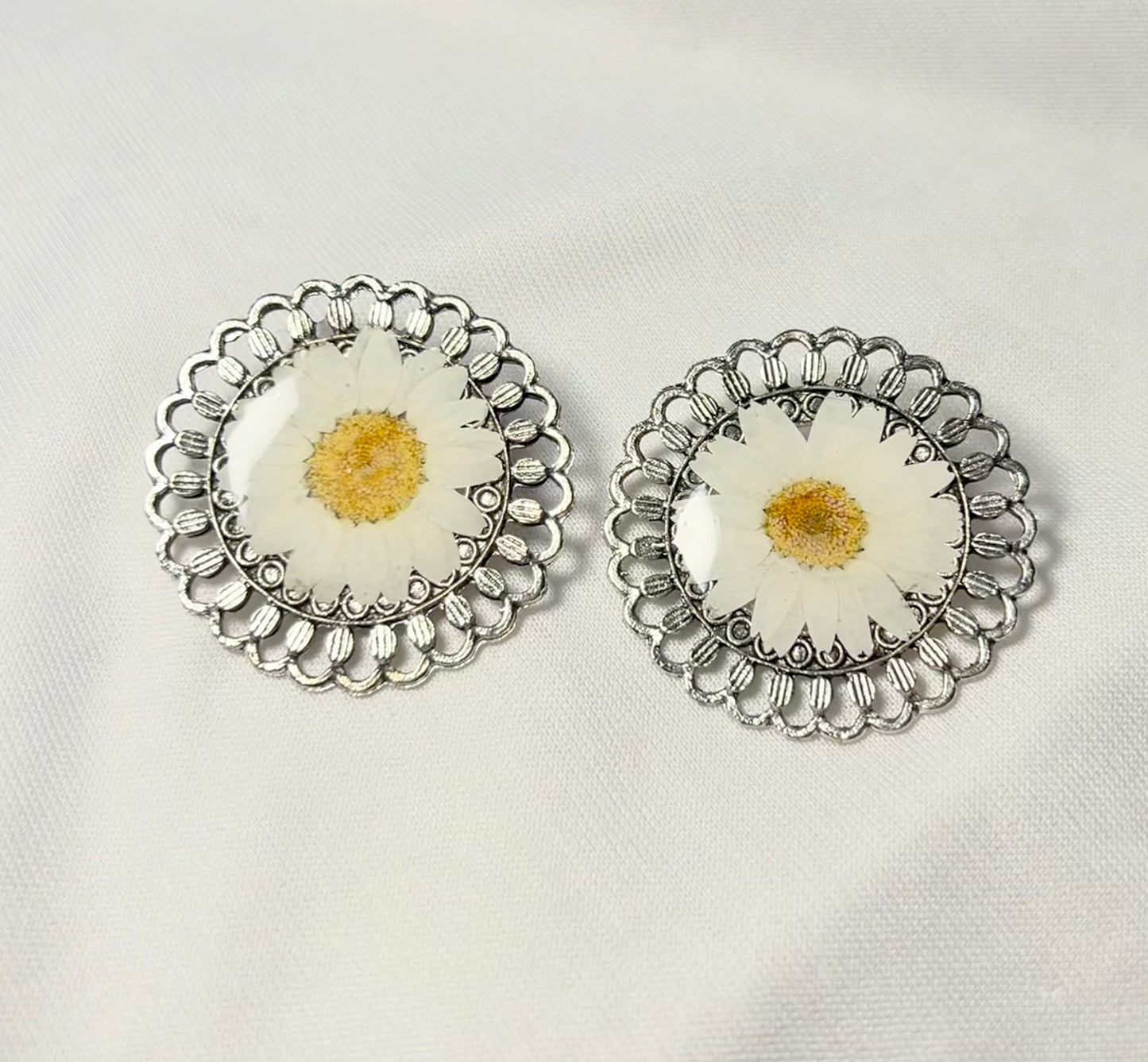 THE IVORY oxidized studs