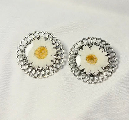 THE IVORY oxidized studs