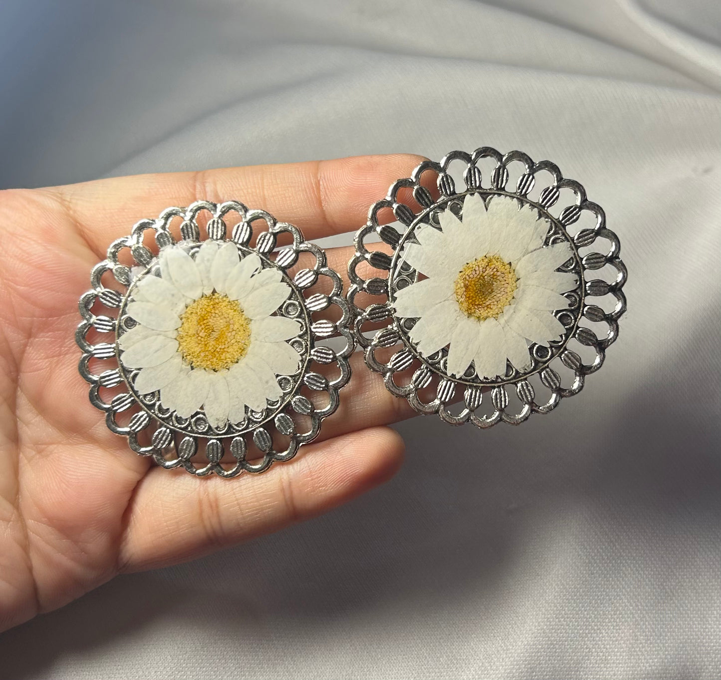 THE IVORY oxidized studs