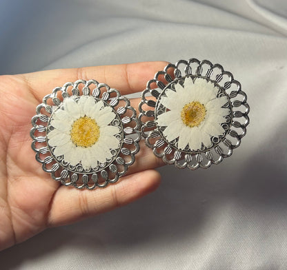 THE IVORY oxidized studs