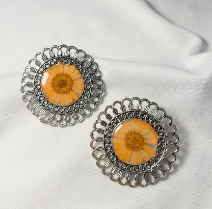 THE NIVA oxidized studs