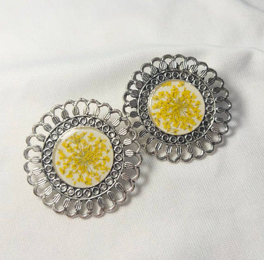 THE AMARA oxidized studs