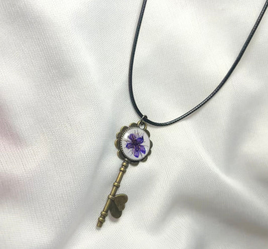 THE ARLO neckpiece