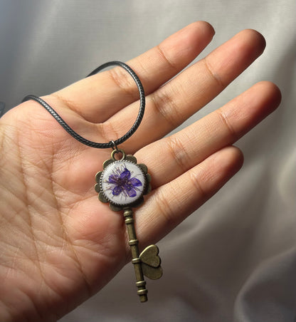THE ARLO neckpiece