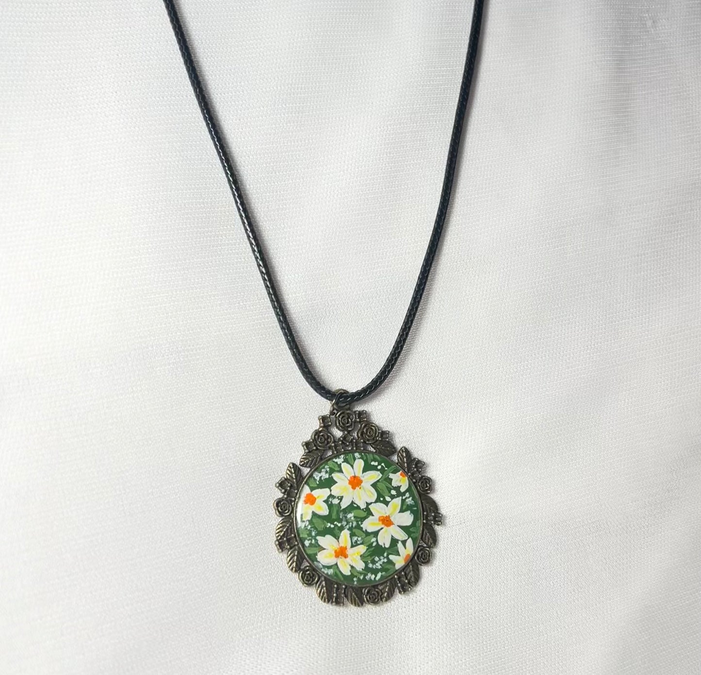 THE RIHA neckpiece