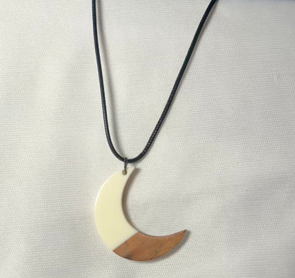 THE MOON neckpiece