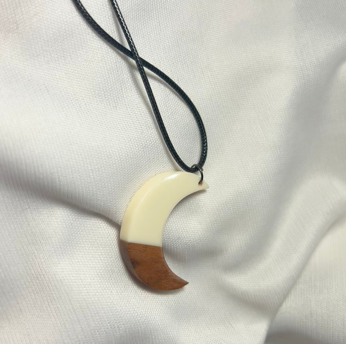 THE MOON neckpiece