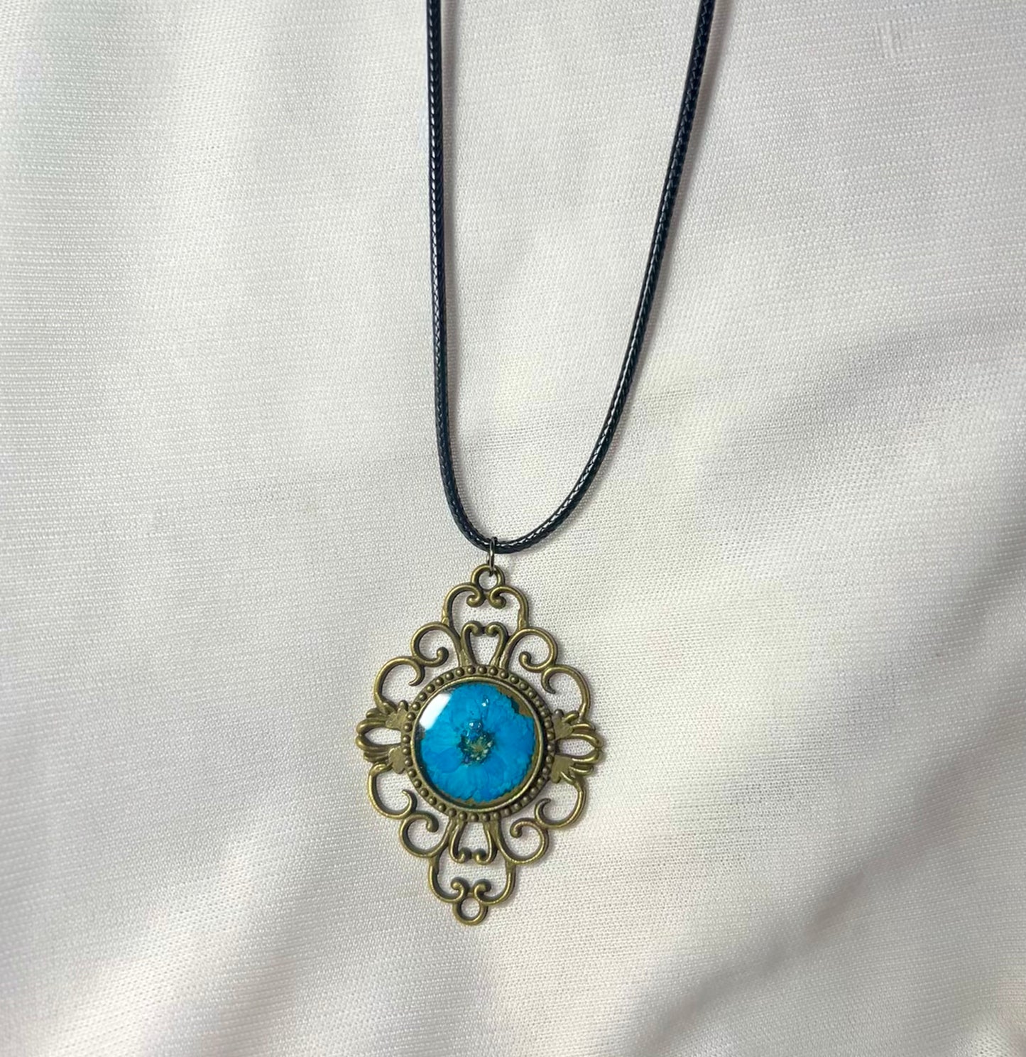 THE NILA neckpiece