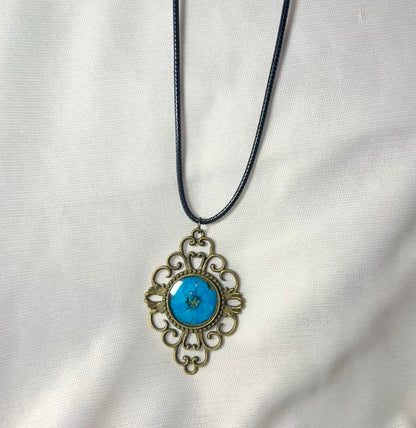 THE NILA neckpiece