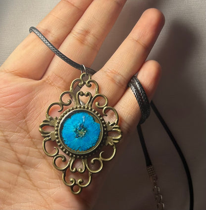 THE NILA neckpiece