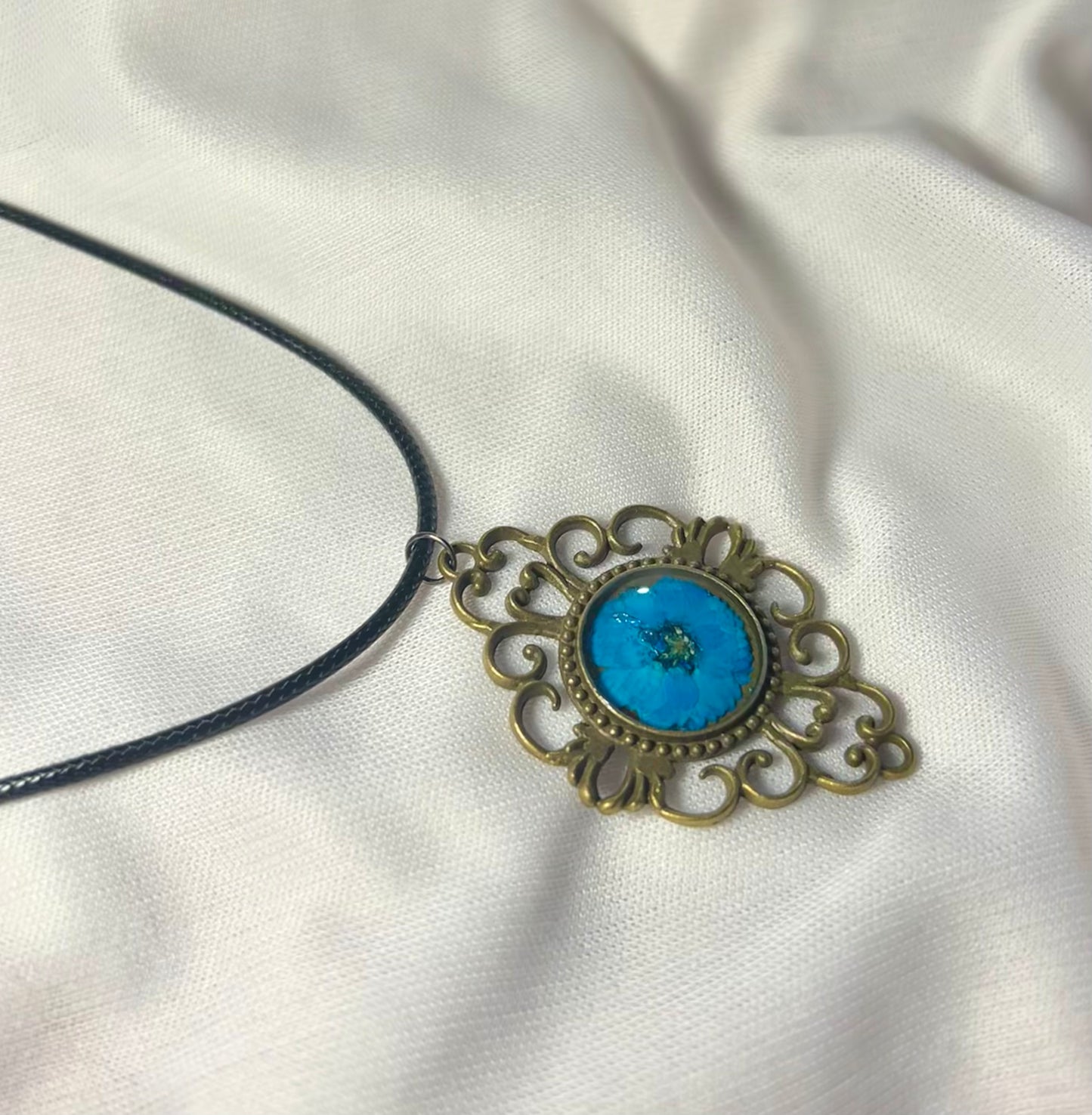 THE NILA neckpiece