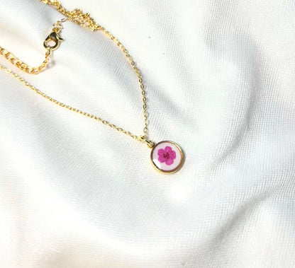 THE AIRA gold neckpiece