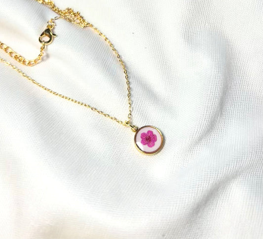 THE AIRA gold neckpiece