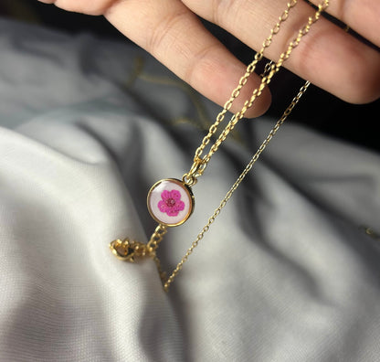 THE AIRA gold neckpiece