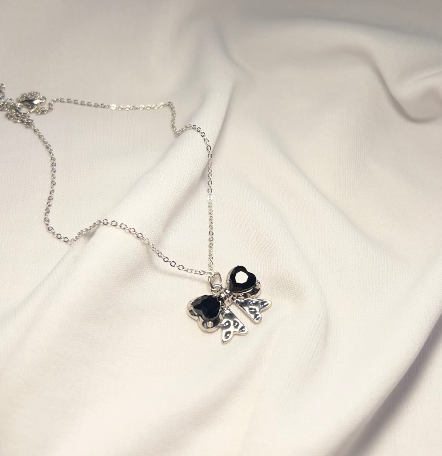THE BOW neckpiece