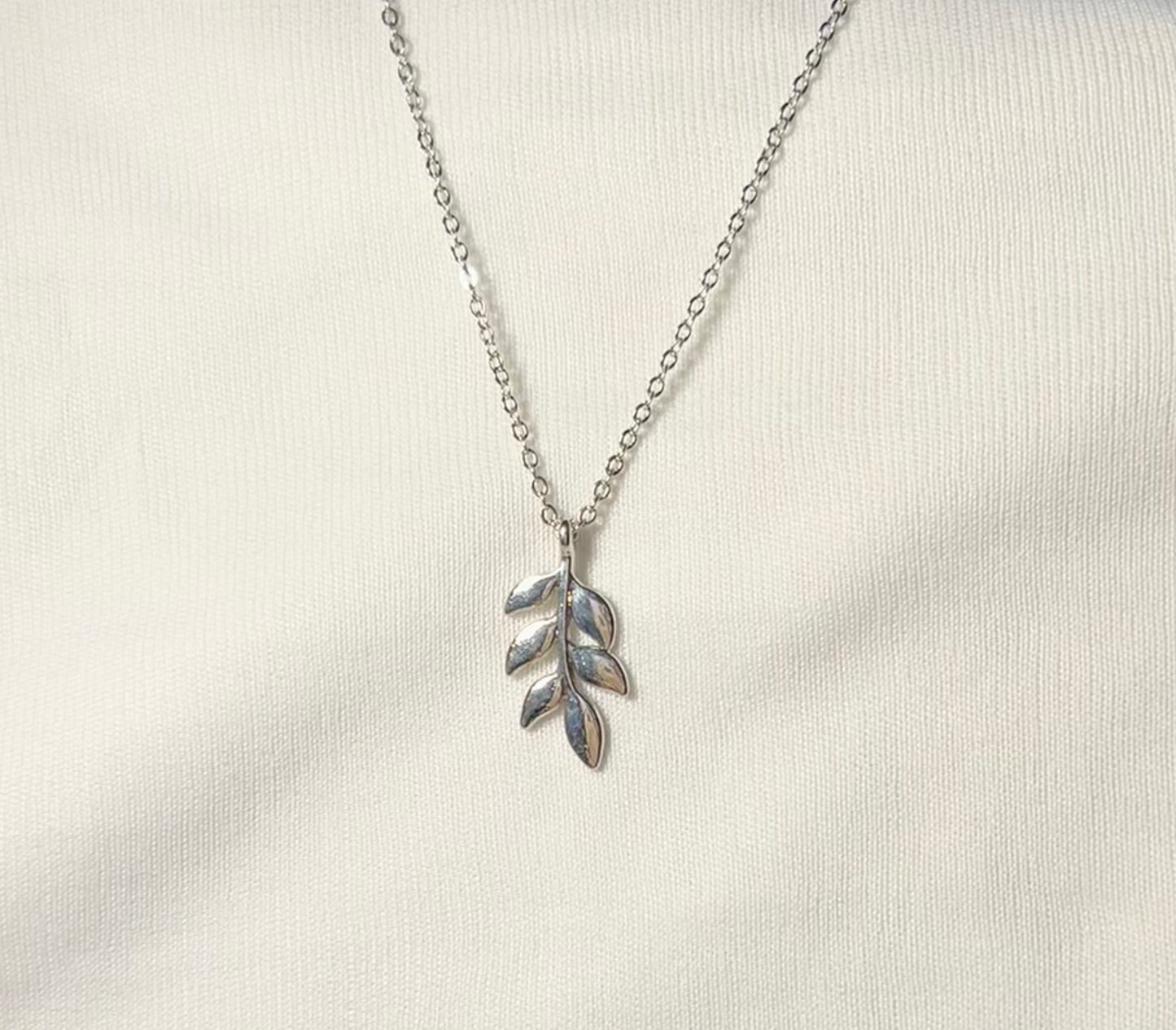 THE LEAF neckpiece