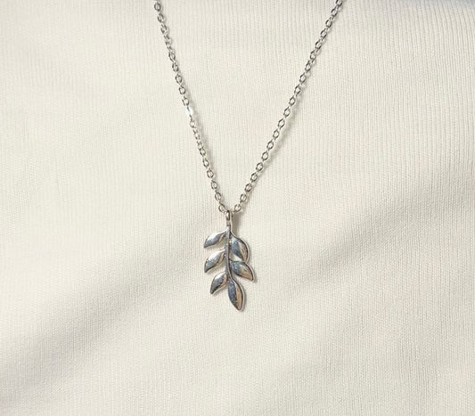 THE LEAF neckpiece