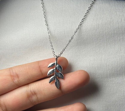 THE LEAF neckpiece