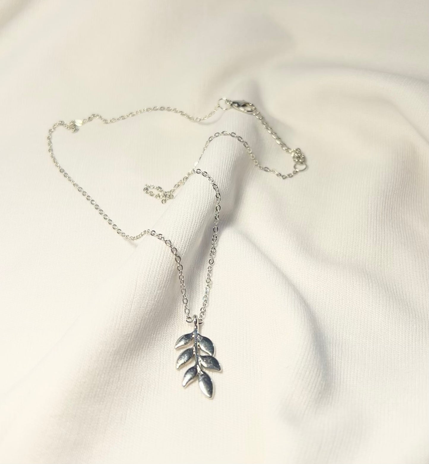 THE LEAF neckpiece