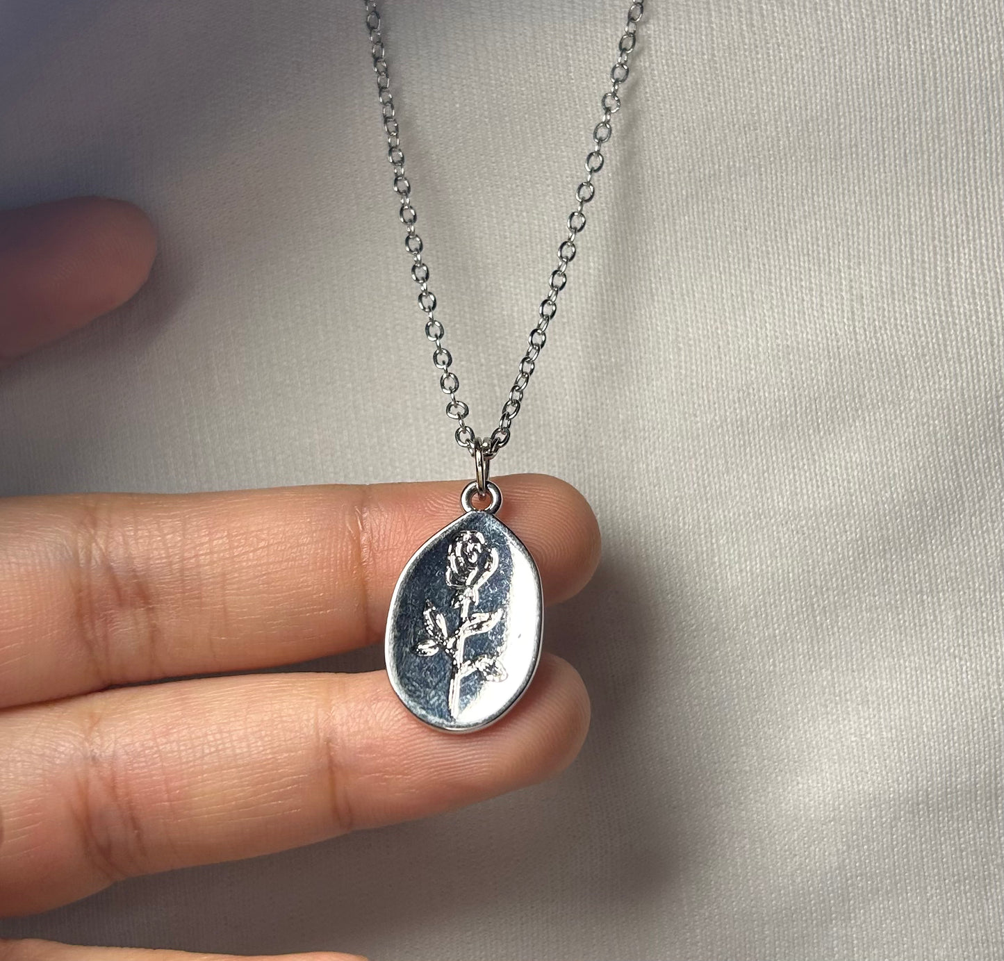 THE ROSE neckpiece