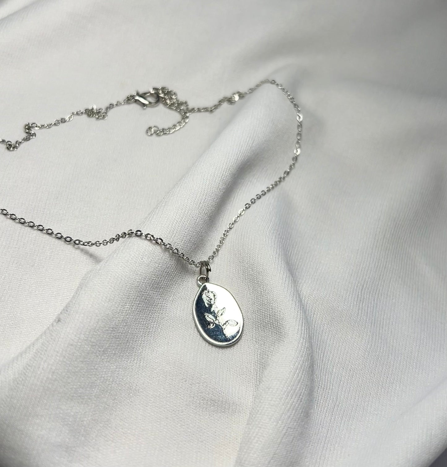 THE ROSE neckpiece