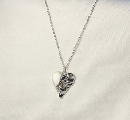THE SCARLET neckpiece