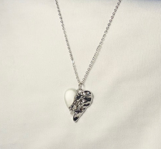 THE SCARLET neckpiece