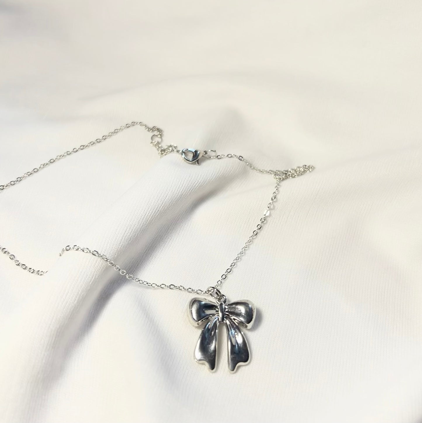 THE SOFIA BOW neckpiece
