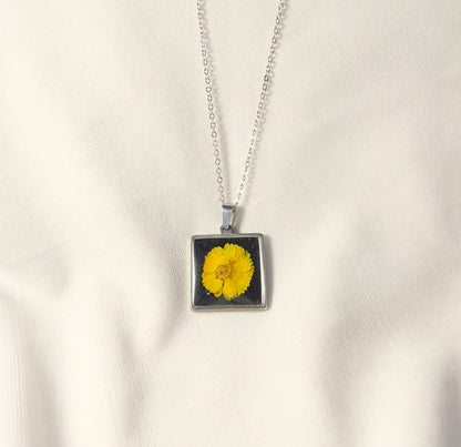 THE MOHUA neckpiece
