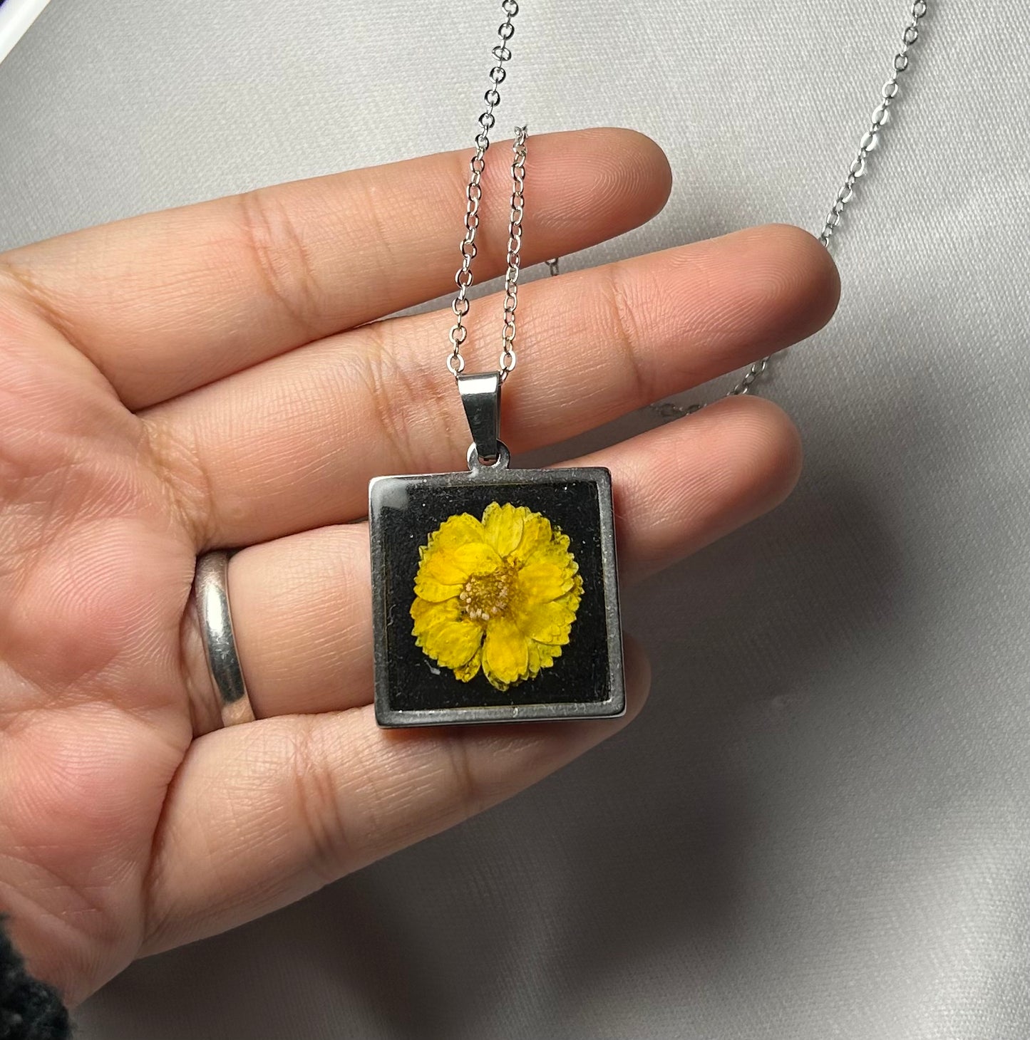 THE MOHUA neckpiece